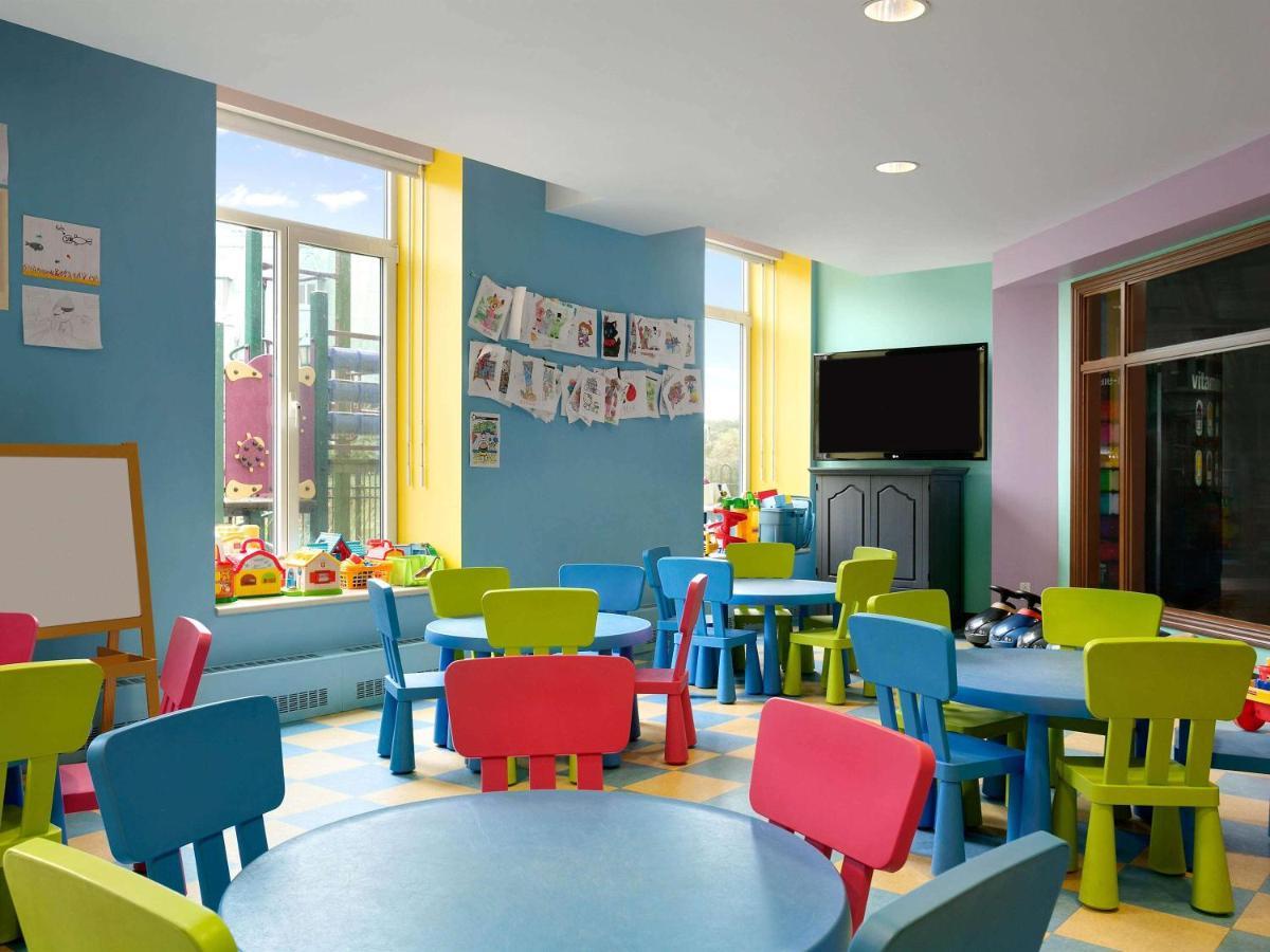 Отель Fairmont Le Manoir Richelieu Ла-Мальбе Экстерьер фото A classroom at the International School of Düsseldorf