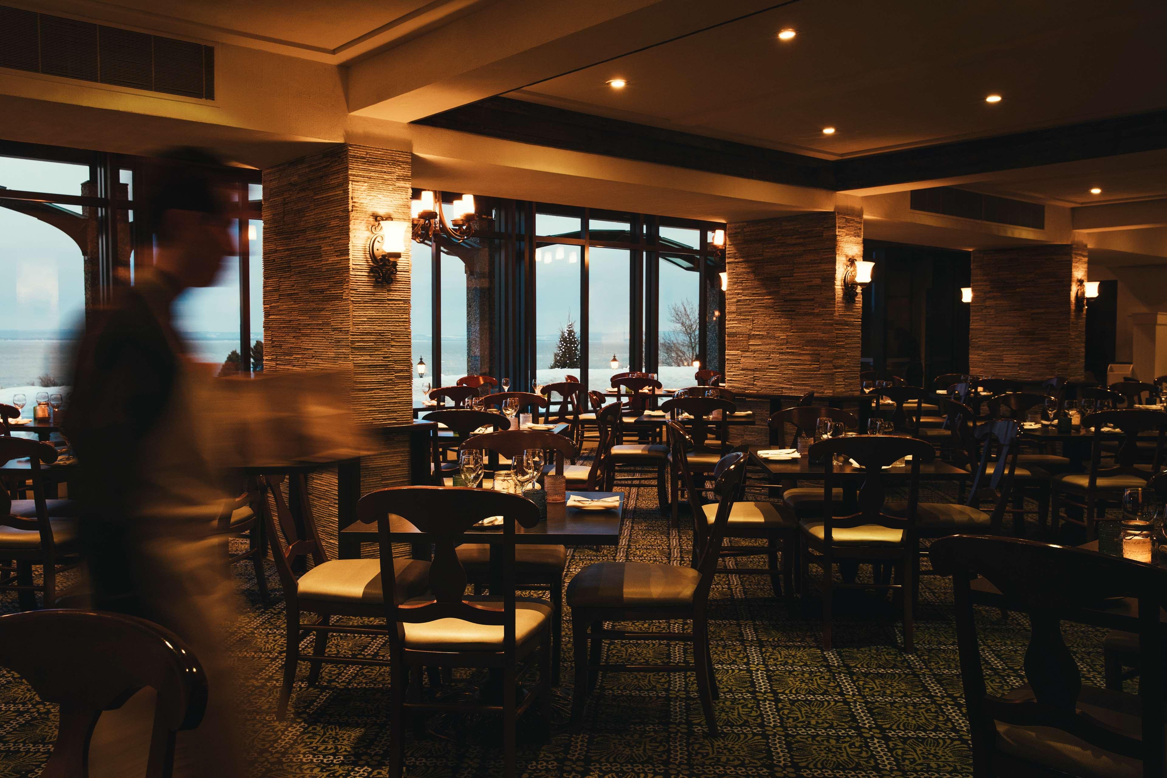 Отель Fairmont Le Manoir Richelieu Ла-Мальбе Экстерьер фото The restaurant