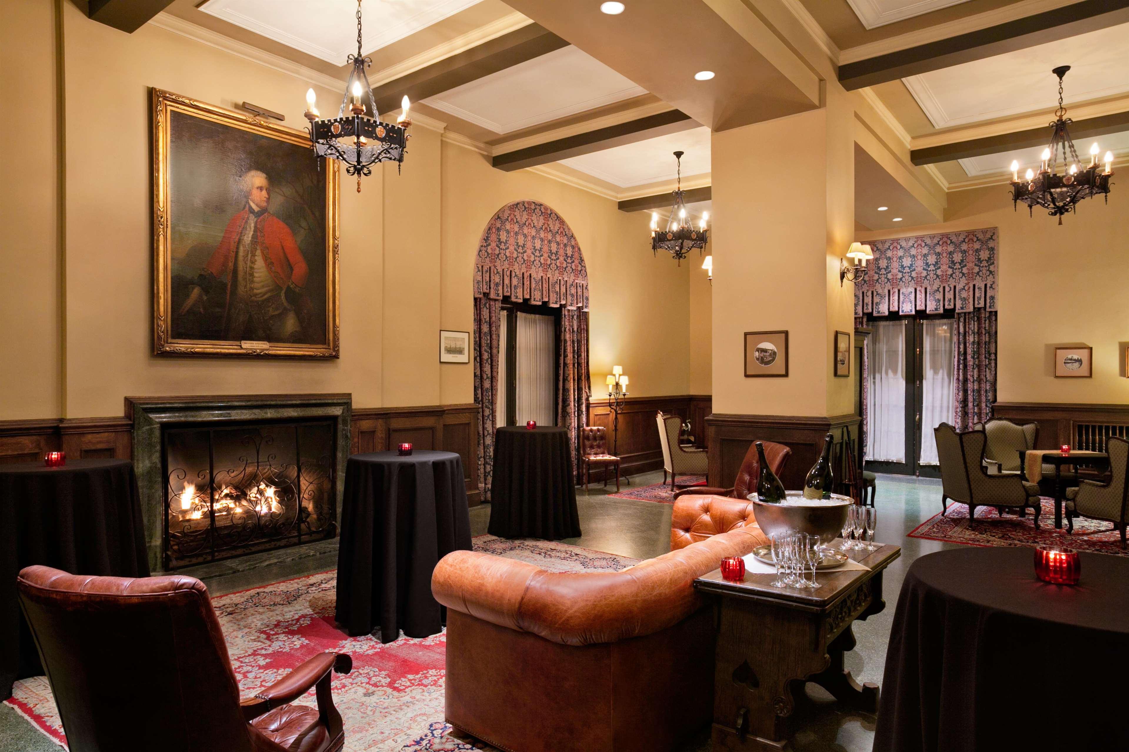 Отель Fairmont Le Manoir Richelieu Ла-Мальбе Экстерьер фото The Library