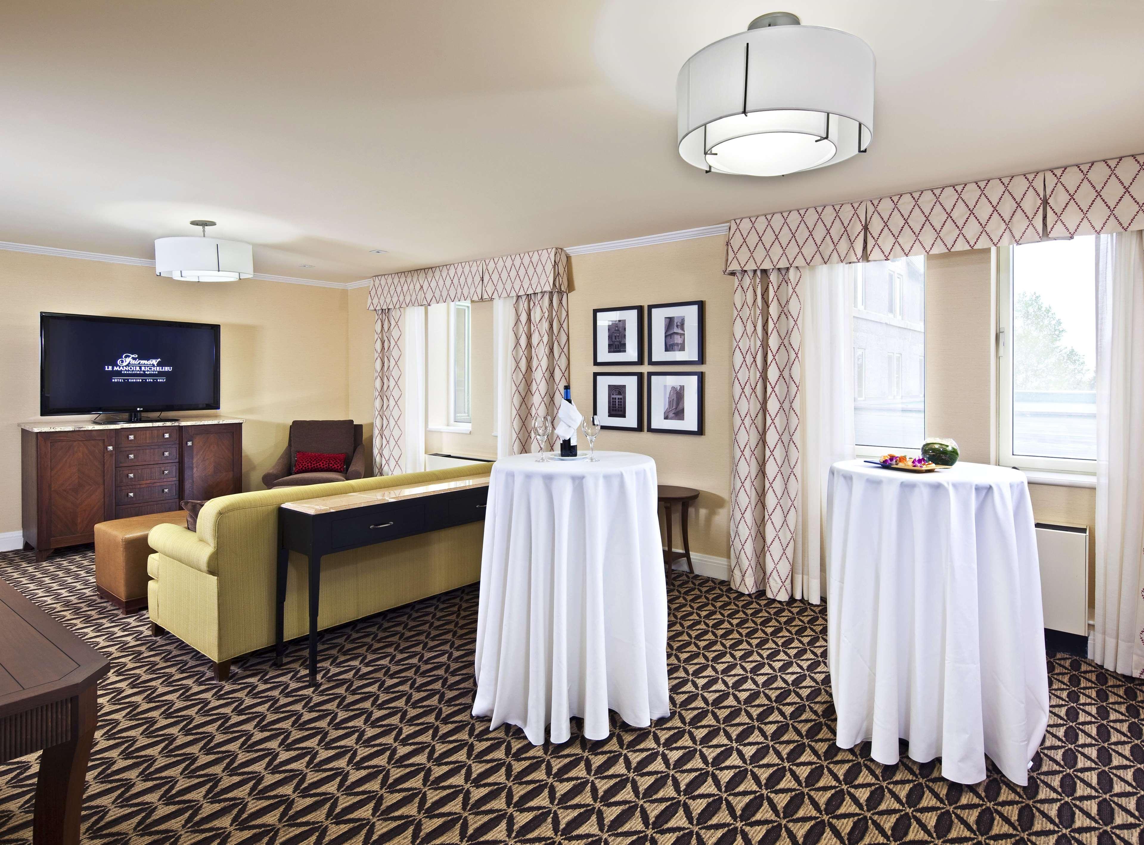 Отель Fairmont Le Manoir Richelieu Ла-Мальбе Экстерьер фото A typical hotel suite