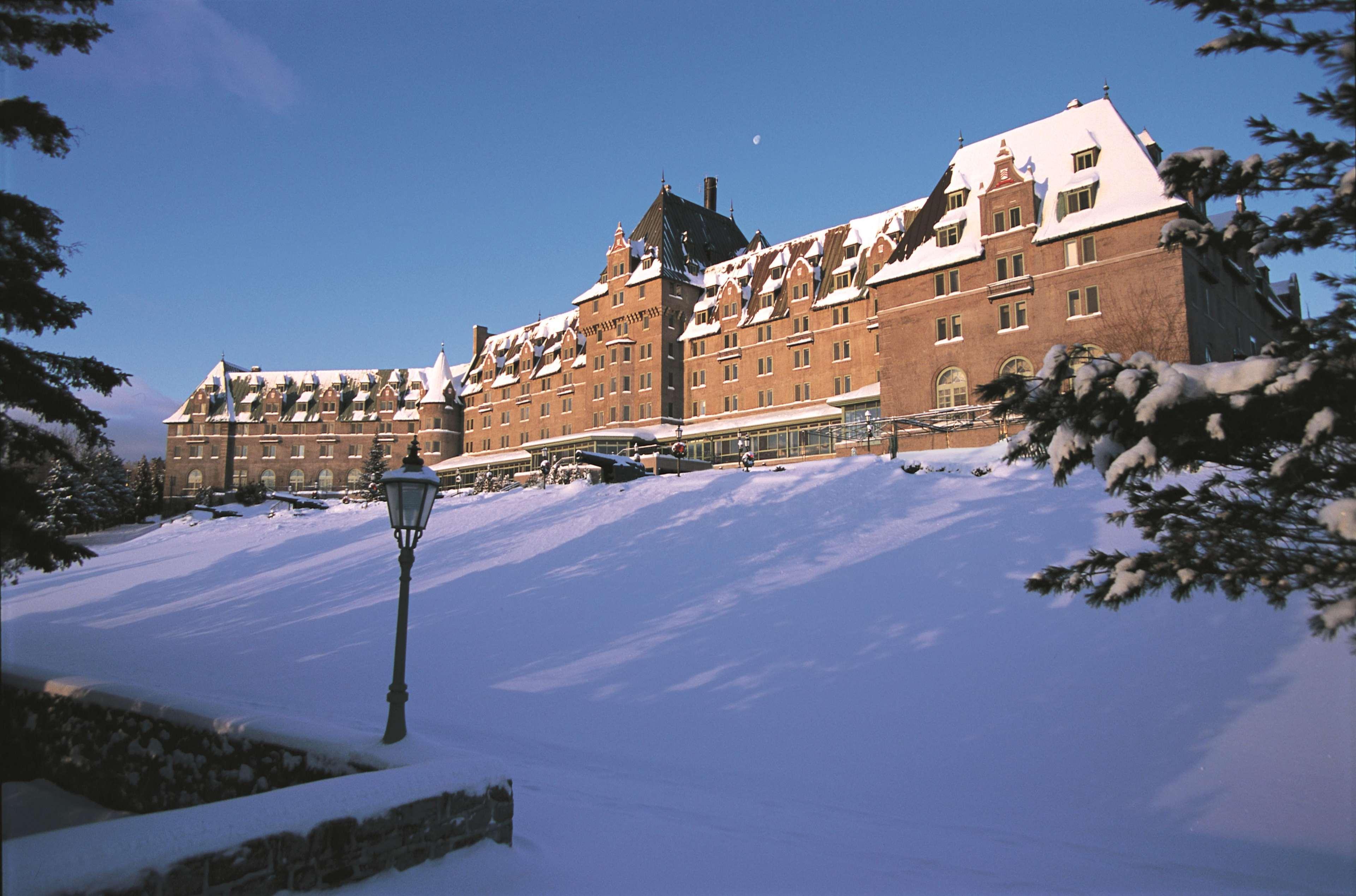 Отель Fairmont Le Manoir Richelieu Ла-Мальбе Экстерьер фото The Banff Springs Hotel
