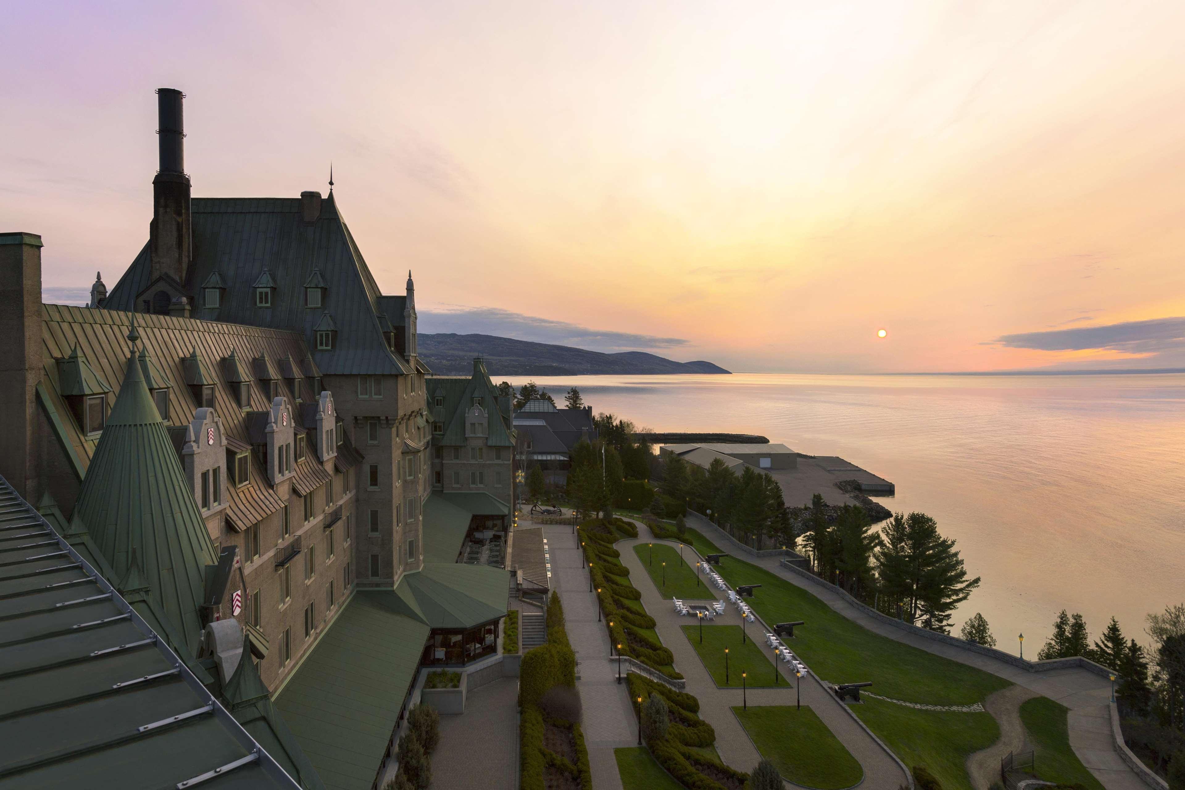 Отель Fairmont Le Manoir Richelieu Ла-Мальбе Экстерьер фото Château Frontenac