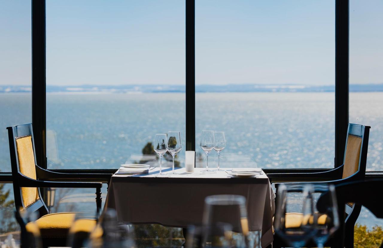 Отель Fairmont Le Manoir Richelieu Ла-Мальбе Экстерьер фото View from the restaurant